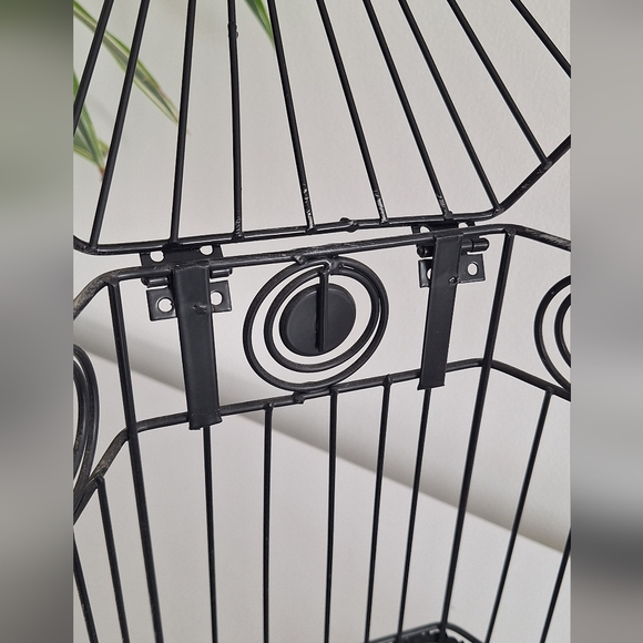 Hexagonal iron cage - Picture 12 of 14